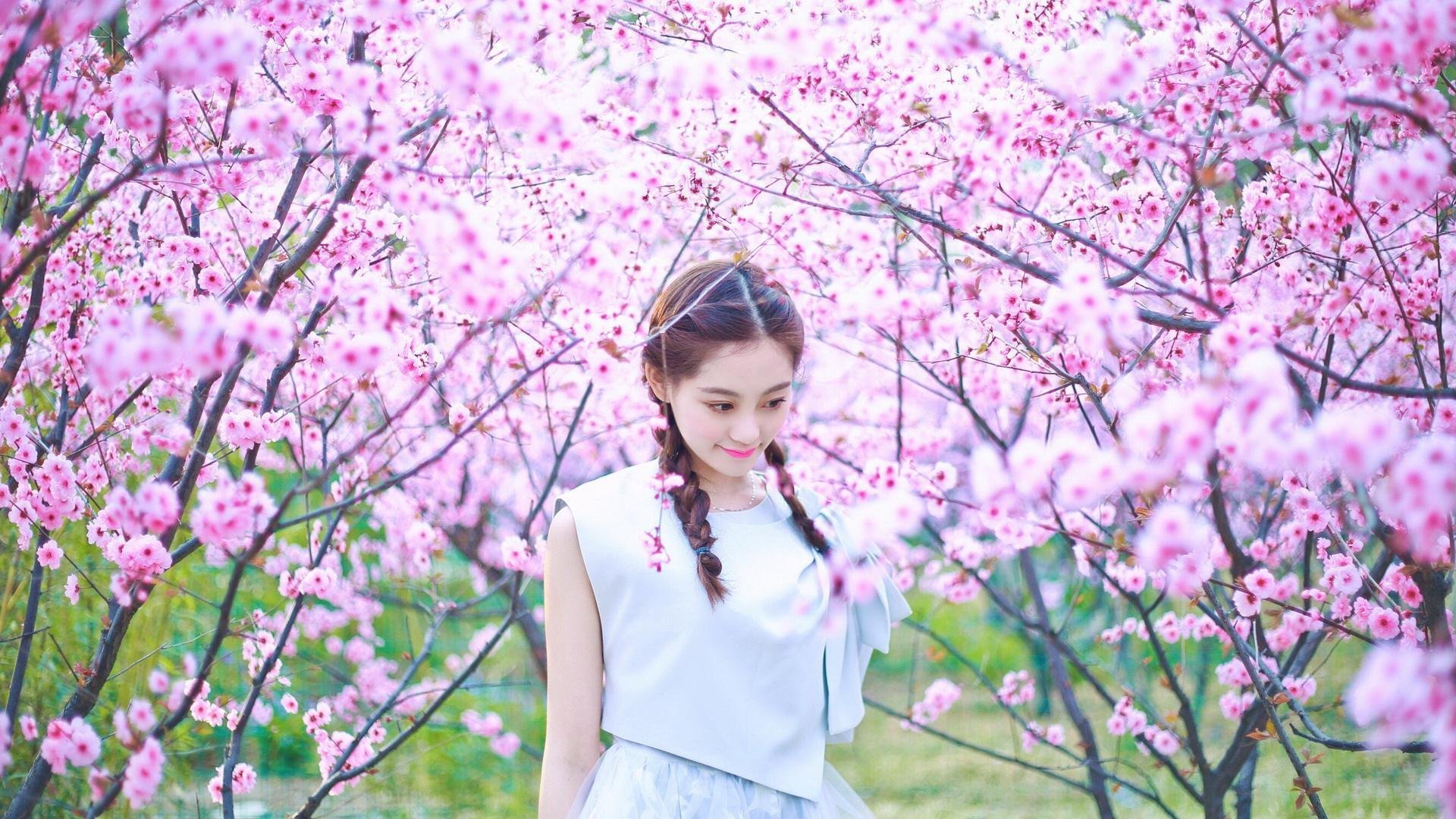 2010年季后赛:雷霆以年轻的阵容奋战,韦斯布鲁克多次“黑马”表现惊艳全场。