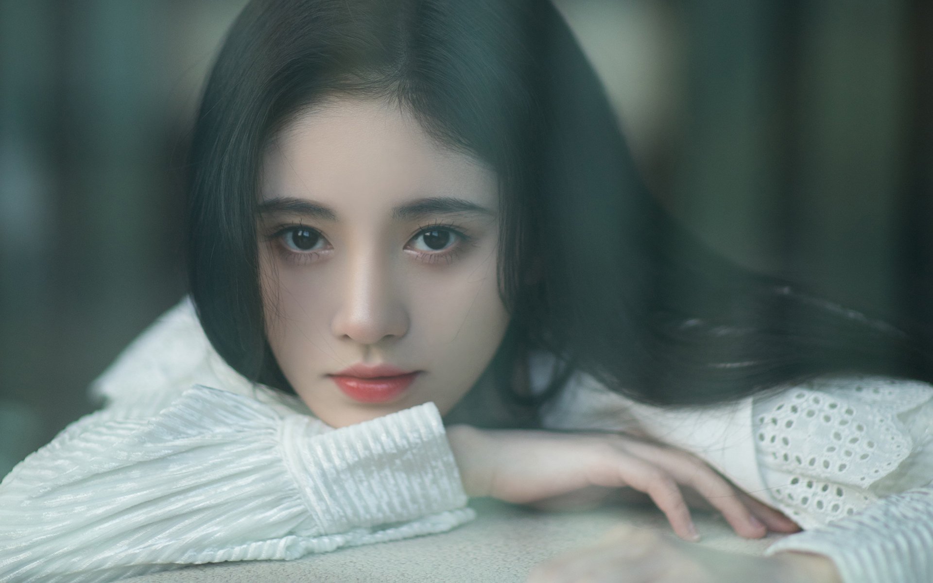 以足球为纽带的国际交流合作不断深化，提倡足球